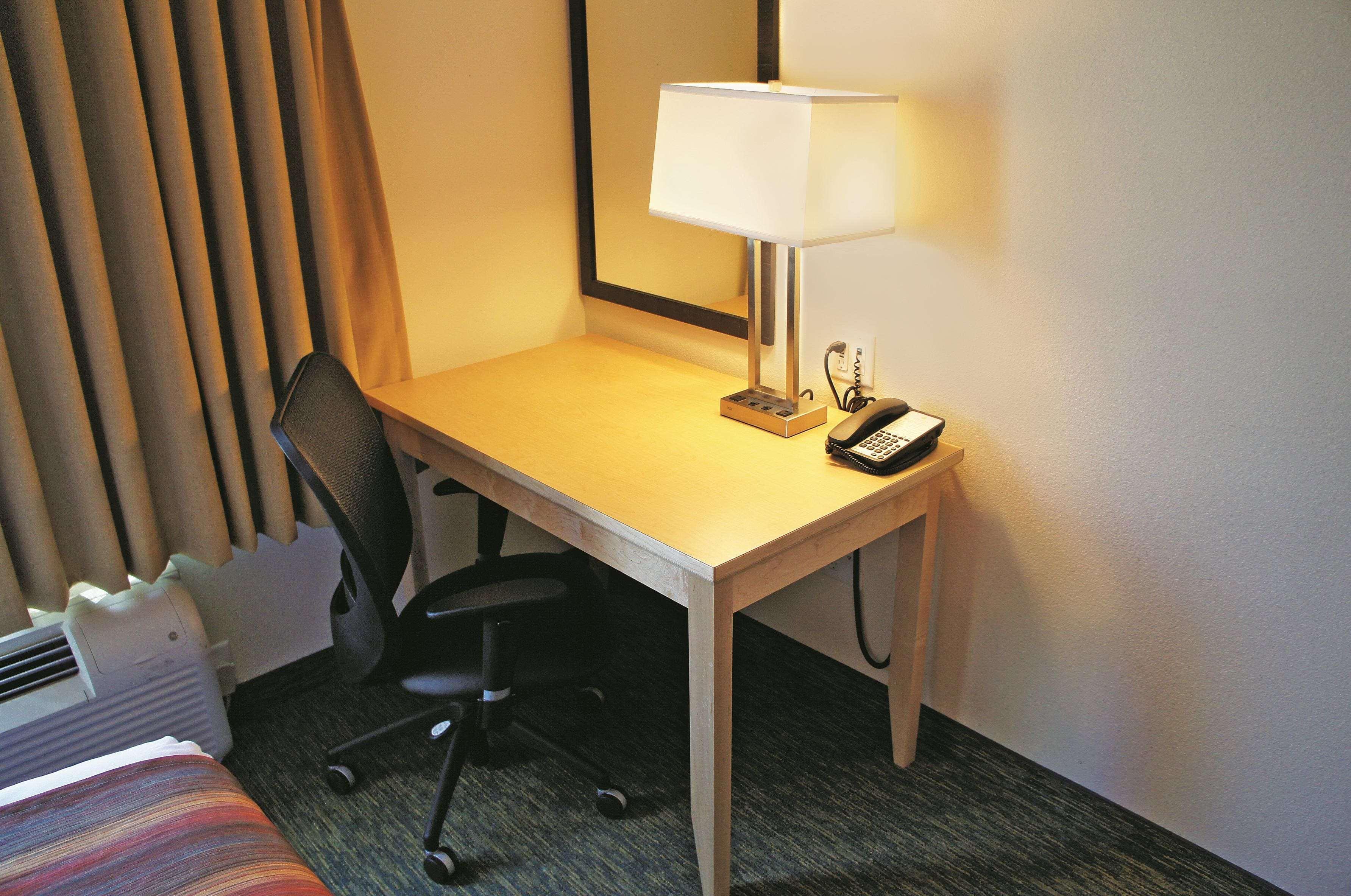 Hotel La Quinta By Wyndham Grand Forks Esterno foto