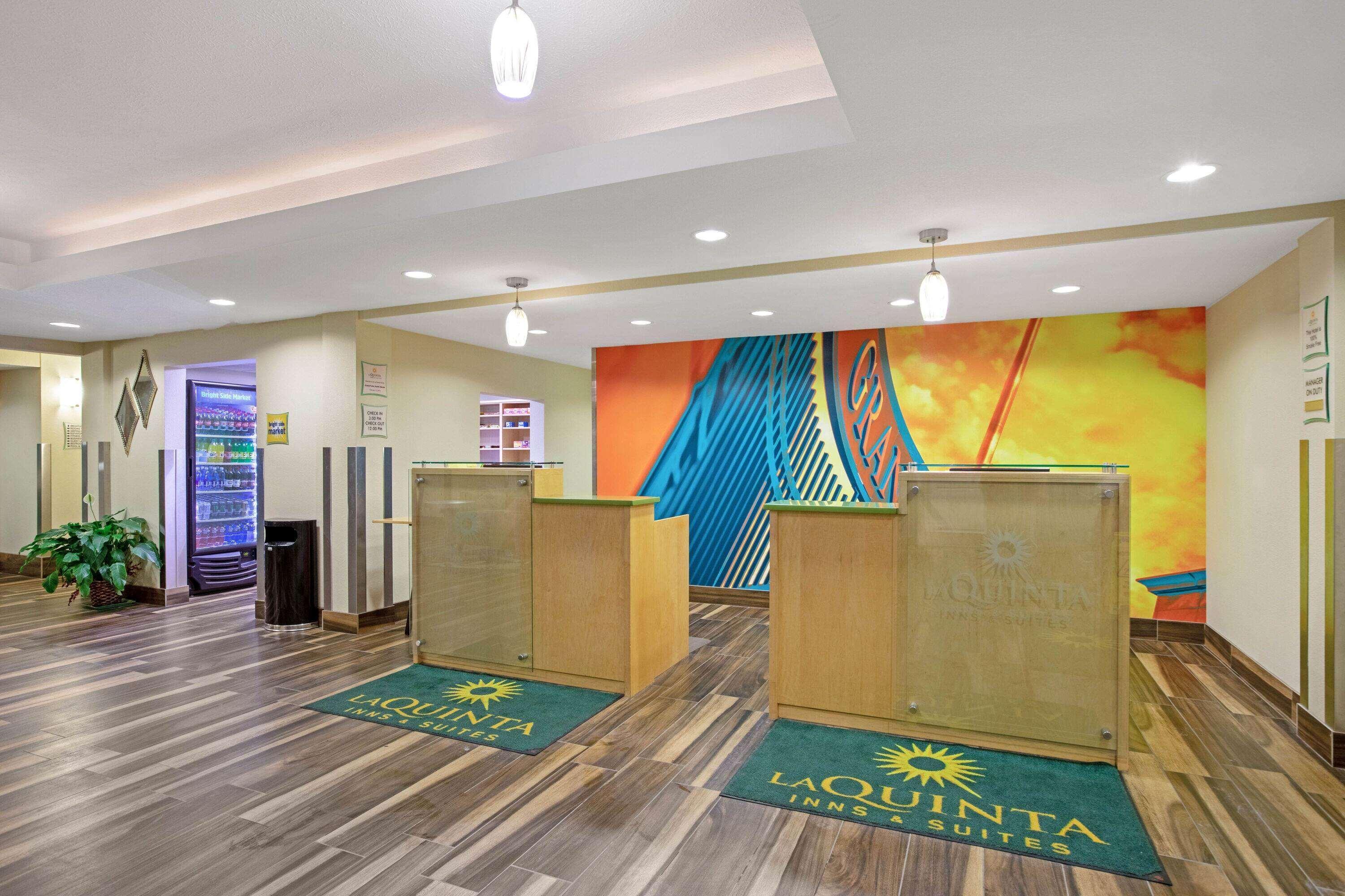 Hotel La Quinta By Wyndham Grand Forks Esterno foto
