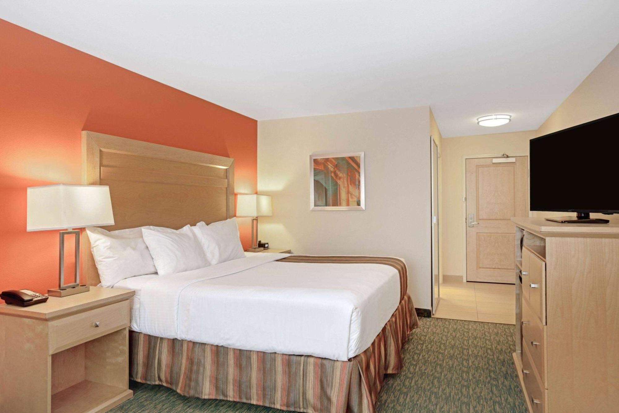 Hotel La Quinta By Wyndham Grand Forks Esterno foto